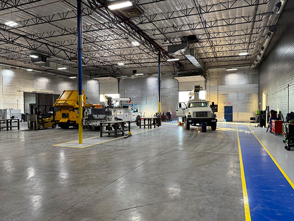 Spacious repair areas for small and large crane equipment